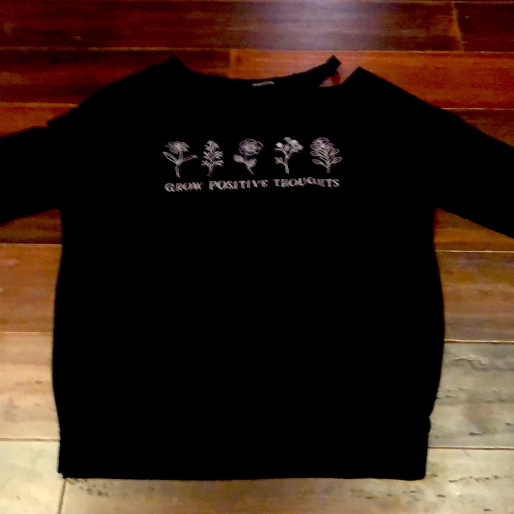 Dillard’s brand long sleeve T-shirt size M